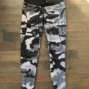 Better Bodies Army Print Leggings